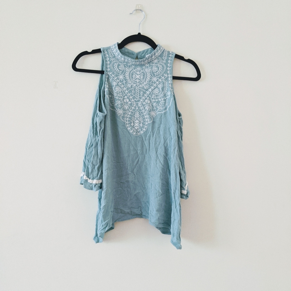 DONATED 💥 Light blue off the shoulder top